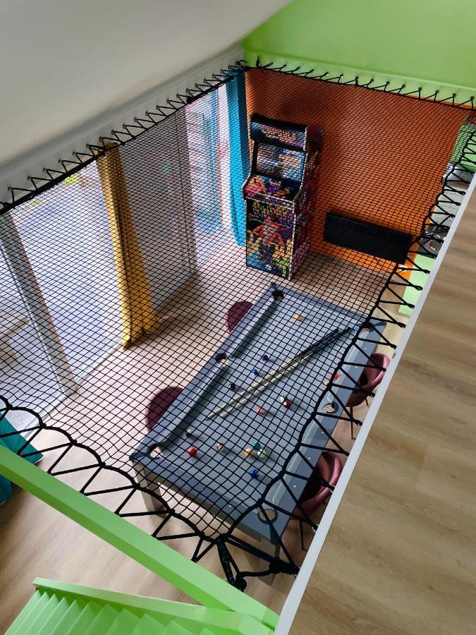 Capsule Forever Young - Jacuzzi - Sauna - Billard - Arcade De Jeux - Netflix & Home Cinema - Ping Pong Hastiere-par-dela Zewnętrze zdjęcie