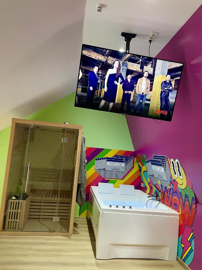 Capsule Forever Young - Jacuzzi - Sauna - Billard - Arcade De Jeux - Netflix & Home Cinema - Ping Pong Hastiere-par-dela Zewnętrze zdjęcie