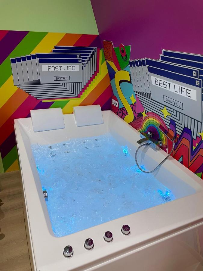 Capsule Forever Young - Jacuzzi - Sauna - Billard - Arcade De Jeux - Netflix & Home Cinema - Ping Pong Hastiere-par-dela Zewnętrze zdjęcie