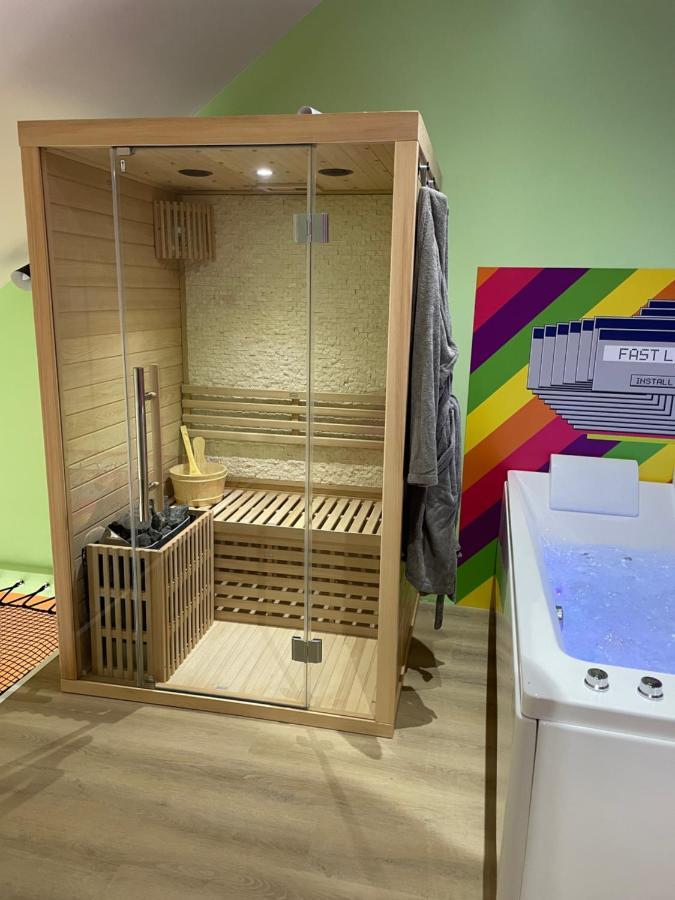 Capsule Forever Young - Jacuzzi - Sauna - Billard - Arcade De Jeux - Netflix & Home Cinema - Ping Pong Hastiere-par-dela Zewnętrze zdjęcie
