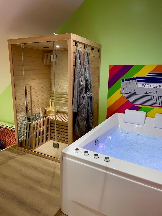 Capsule Forever Young - Jacuzzi - Sauna - Billard - Arcade De Jeux - Netflix & Home Cinema - Ping Pong Hastiere-par-dela Zewnętrze zdjęcie