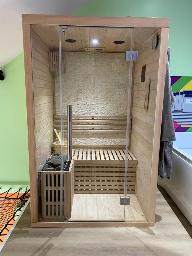 Capsule Forever Young - Jacuzzi - Sauna - Billard - Arcade De Jeux - Netflix & Home Cinema - Ping Pong Hastiere-par-dela Zewnętrze zdjęcie